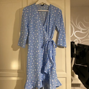 Klänning - Söt sommarklänning från vero moda. 