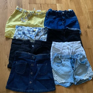 8 kortbyxor  - Gott skick används ett par gånger. Säljs 20kr/st. Kläder för 9-10 år