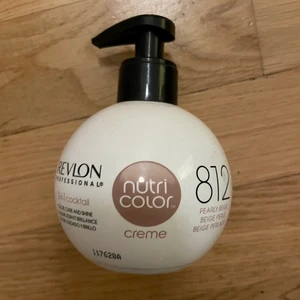 Färgbomb - Revlon färginpackning i färg 812. Använt två pump. 
