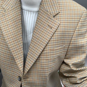 Saint laurent blazer  - Köpt av en tjej på plick, köpt från second hand. Äkta YSL. Har några slitningar som sista bilden, inget som syns. Kan skicka bild på alla dessa då man nt kan ladda upp mer än 3 bilder/annons. Frakt: 63kr 