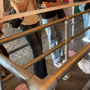 Only jeans - Lågmidjade only jeans som blivit för små😭sååå snygga! Enda defekten är att dragkedjan har hoppat av, men det är lätt att fixa om man är lite pillig av sig💋Jag är 170, storleken är 34💯skriv om du har frågor!