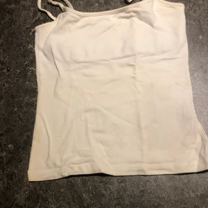 Vit linne - Vit linne med stöd behå.