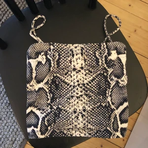 Topp - Fin topp som använts till fest, köpt på Gina tricot. 