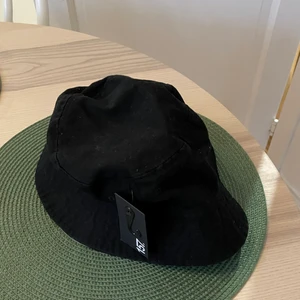 Svart buckethat - Ny svart ”fiskehatt” från Lager157! One size.🖤 80kr + frakt
