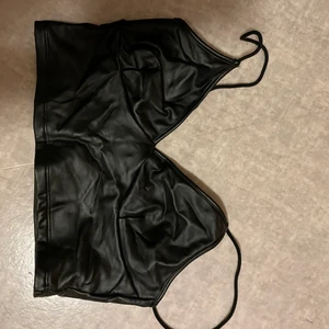 Skinn linne - Ett fake skinn linne ifrån shein, materialet är bra storlek M