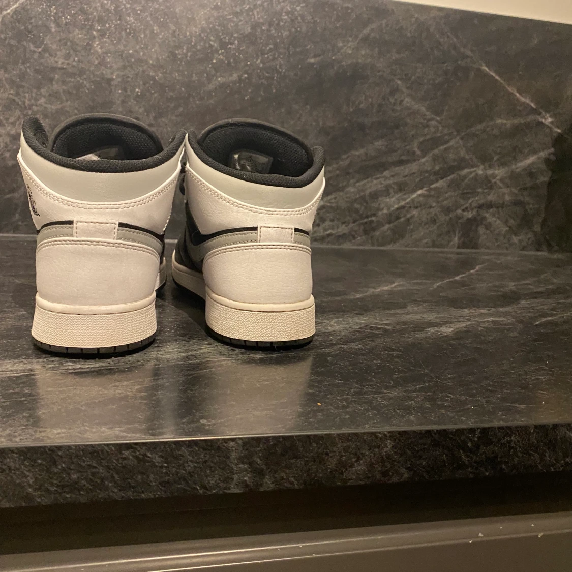 Jordan 1 mid, white shadow  - 90