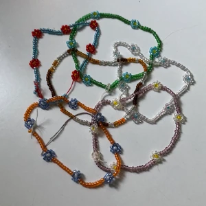 Egen designade smycken  - Här har du friheten att designa en egen ring, armband eller halsband! Bättre bilder kommer! Ring: 20kr st Armband: 30kr st Halsband 60kr st. Skriv till mig ang storlek! ❤️💙💚🧡💜