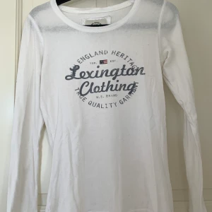LEXINGTON TRÖJA - En superfin vit lexinton tröja💖