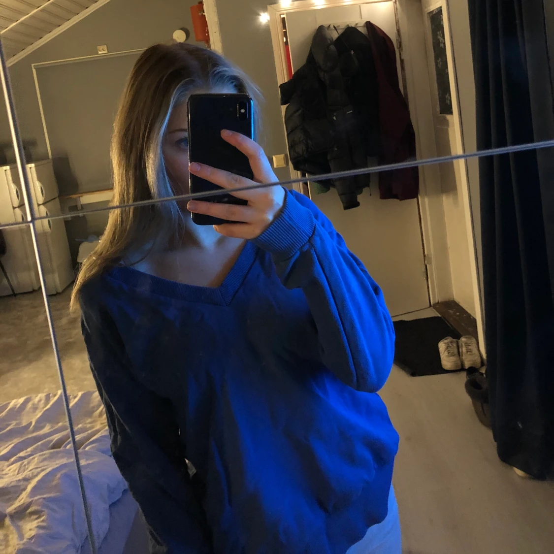 blå v-ringad sweatshirt  - 90