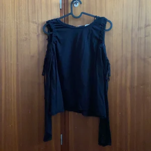 Svart blus från HM - Svart blus från HM stolek S
