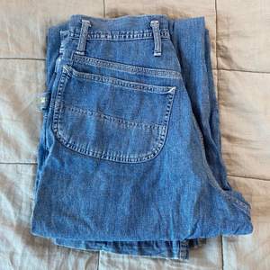 Replay jeans i storlek 31, längre ben. Snygga detaljer, använda men i bra skick.