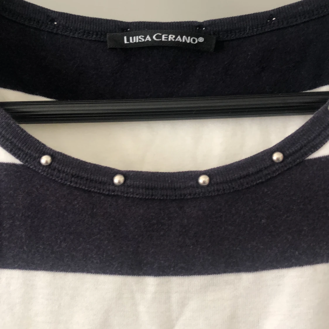 Randigt linne med nitar  - 90