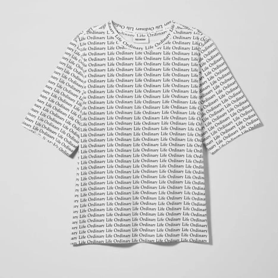T-shirt i skönt material från weekday med texten ”Ordinary Life”. Säljer då den ej kommer till användning, frakt 63kr 💖. T-shirts.