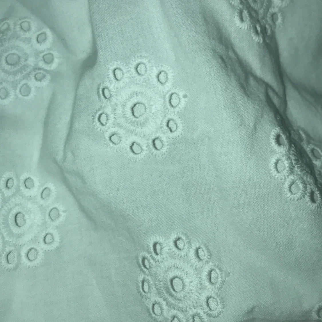 Vit ”blommig” byxdress  - 91