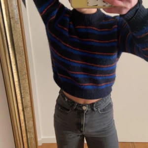 Randig tröja från weekday  - Randig tröja från weekday. Fint skick!  Storlek XS men jag är vanligtvis S som referens. Nypris: 500kr 