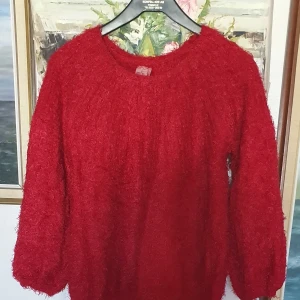 Mjukt tröja från Zara  - Säljer den har söt : mjukt och slut9såld Zara tröja som är mycket I bra skick och användade 2 gånger. Passar xxs-m.Finns fler bilder och bud I kommenterna 