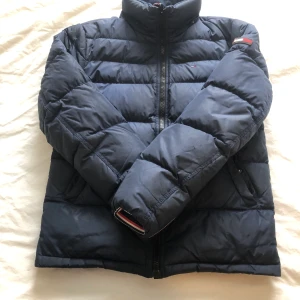 Tommy Hilfiger  - Jacka i använt skick 