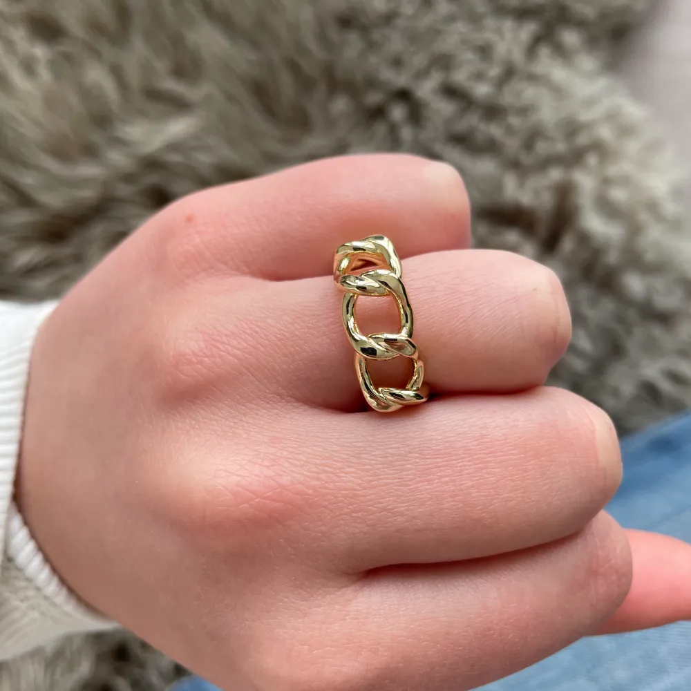 Super snygg ring som är justerbar alltså passar alla storlekar ! ❤️. Övrigt.