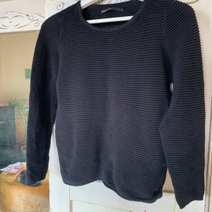 Marinblå Tröja - Marinblå tröja från only. Hel o ren.