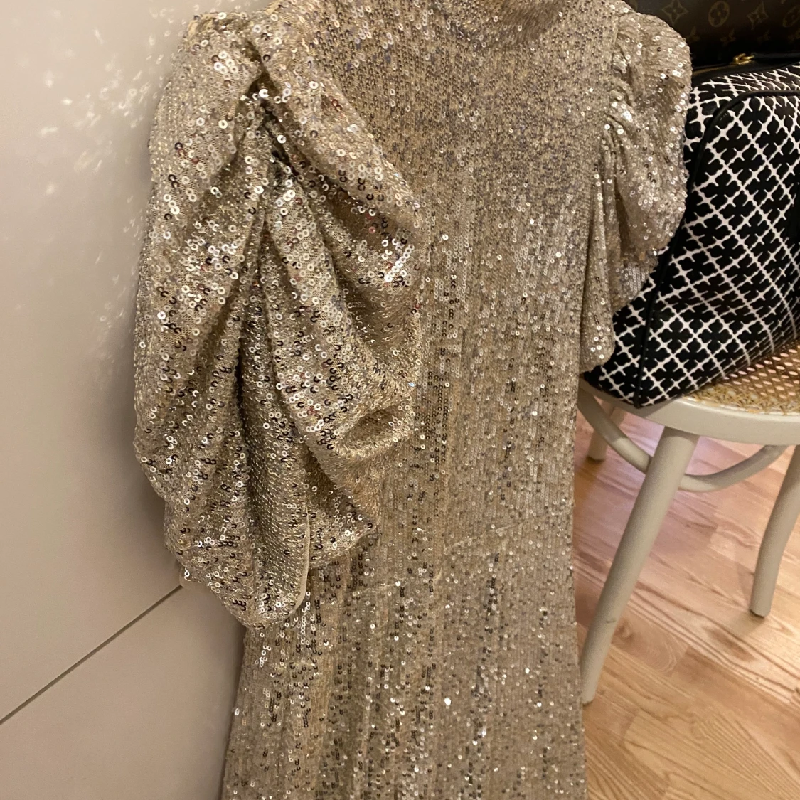 Paljett klänning, smoking