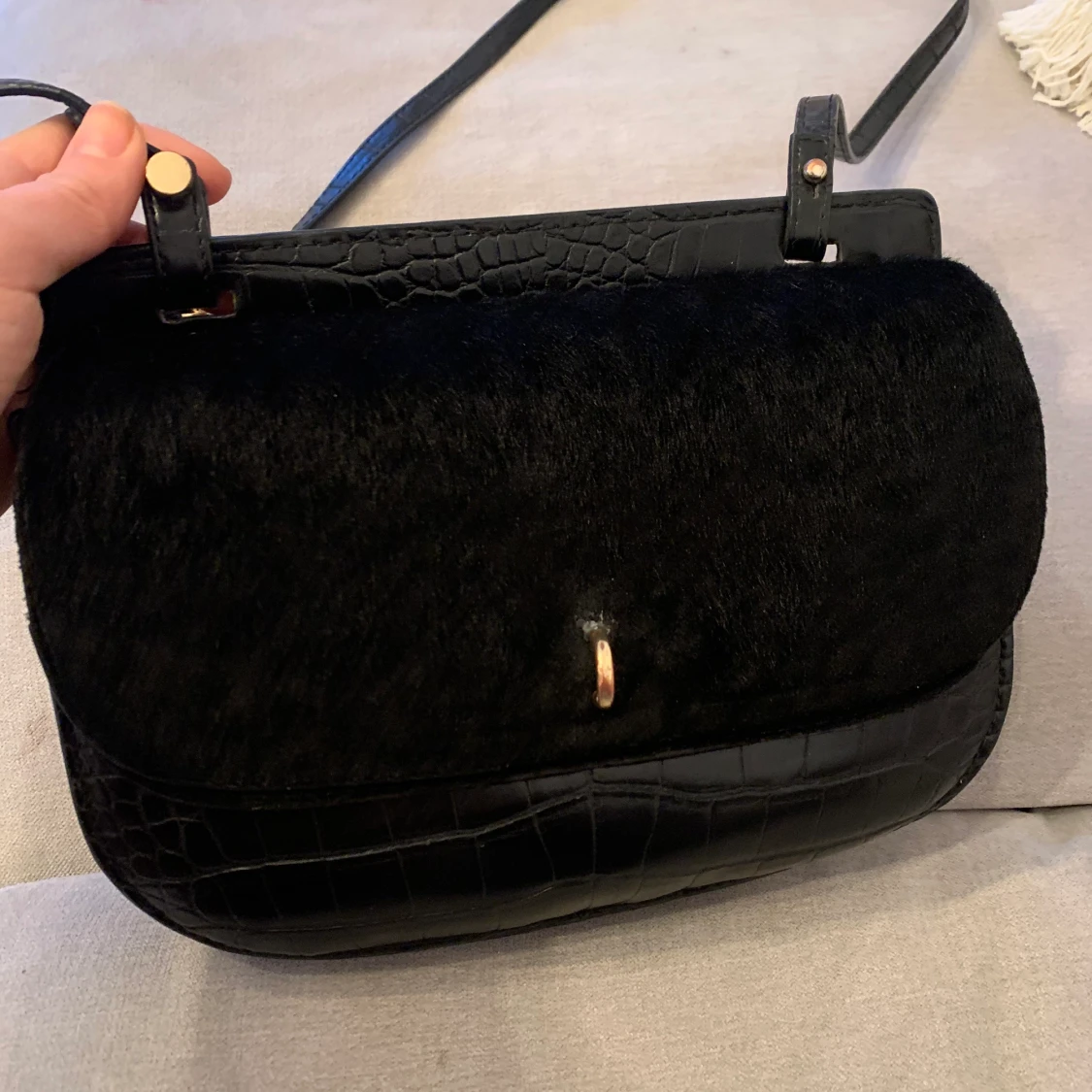 Fin väska med reptil och päls detaljer  - 91