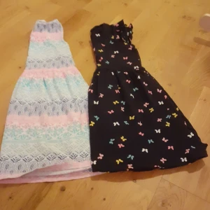 Klännimgar  110/116 - 2 st klänningar 30kr  fint skick