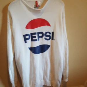 h&m tröja storlek M - Vit, stickad tröja med pepsi-tryck, gratis frakt, leverans ingår alltså i priset