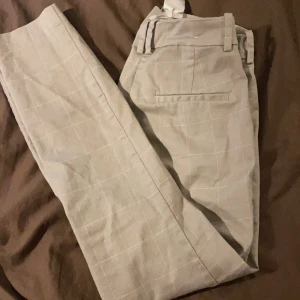 Byxor - Kostym/ leggings byxor, väldigt stretchiga och bekväma. Från hm