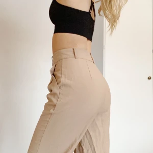 Linne byxor - Beiga linne byxor använda 2 gånger, kommer ifrån Gina. Säljer pga att dom är lite stora vid låren.