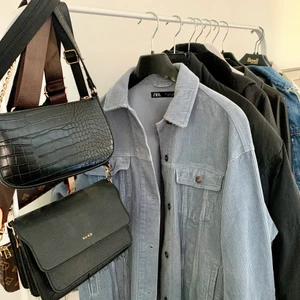 Strl s, oversized - Manchesterjacka från ZARA, aldrig använd. Köparen står för frakten🤍