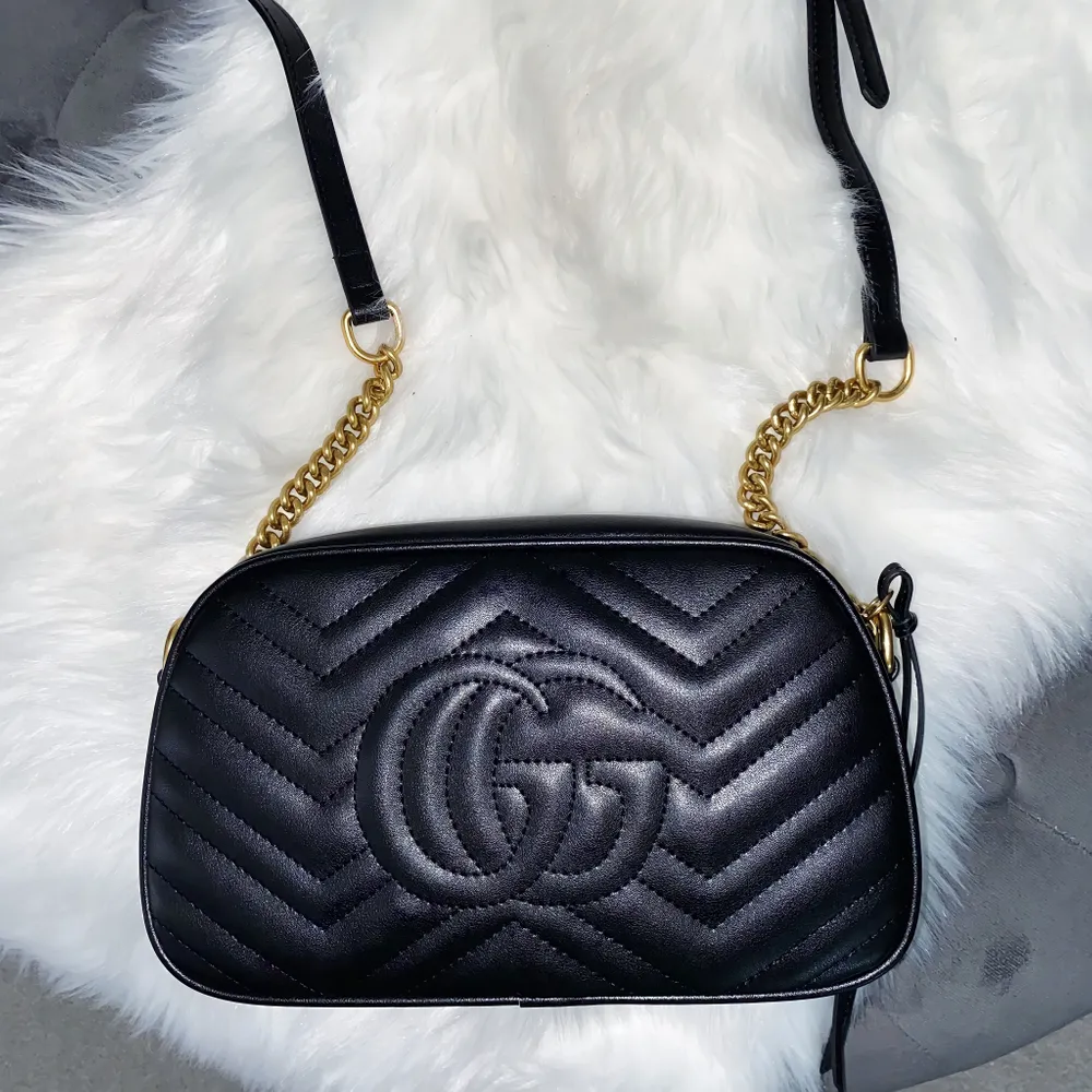 Gucci Camera Bag i nyskick, äkta läder. . Väskor.