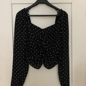 topp - topp från h&m, fint skick, knappt använd.