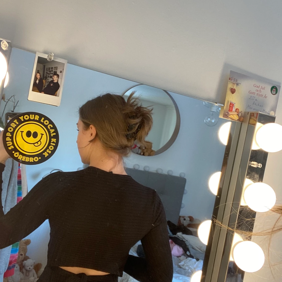 Svart tröja med knytning i ryggen  - 91