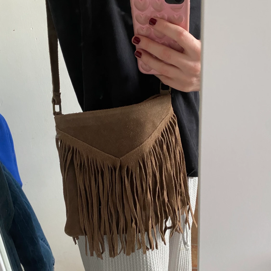 Brun axelbandsväska med fransar - 90