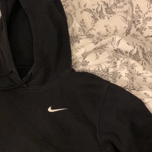 Nike hoodie - Säljer min snygga nike hoodie då jag knappt använt den!✨Buda i komentarerna!💕