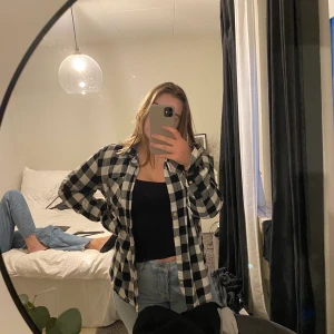 Rutig skjorta  - Jättesnygg rutig skjorta, bra skick. 