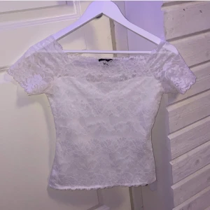 Vit spetts tröja - Den är använd 1 gång 