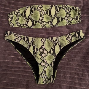 Ormbikini set  - Ascool grön ormbikini från primark, köpt för 2år sedan men den blev bortglömd. Storlek S och mycket bra skick! 50kr + frakt på denna.