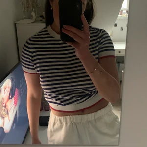 Otherstories randig t-shirt - Strl. S, från otherstories, använd få ggr. Hör av dig om du har några frågor! Köpare står för frakten :)