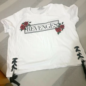 T-shirt - En gång använd T-Shirt i storlek L.