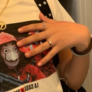 T-shirt str. XS - Jätte snygg t-shirt, andvänd bara få gånger.                        ✨köpt på PULL&BEAR✨ 
