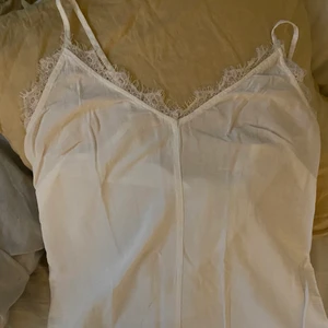 linne - jätte gulligt vitt linne med spets!