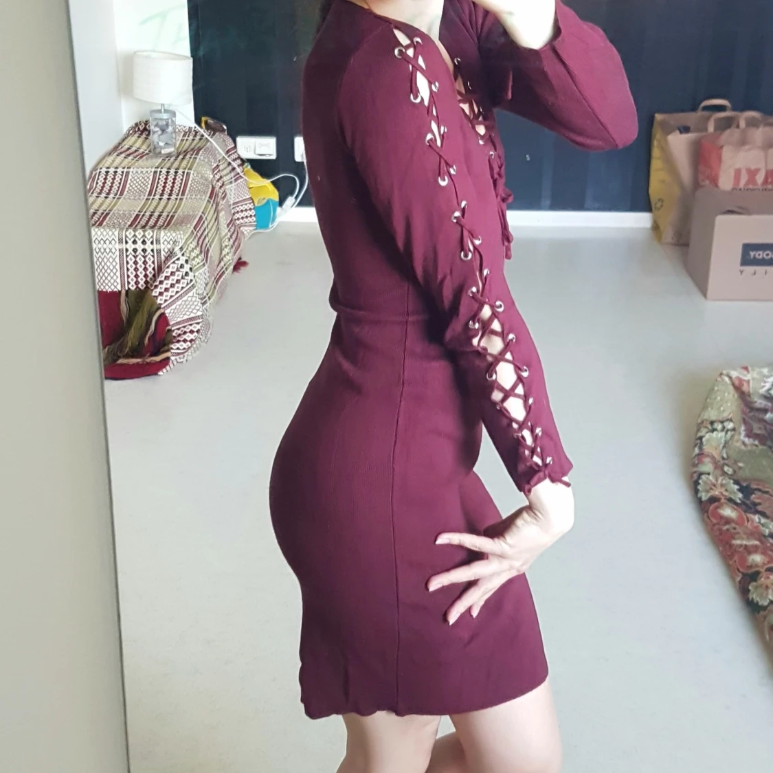 Mörkröd Vinröd tajt klänning med snörning - 90