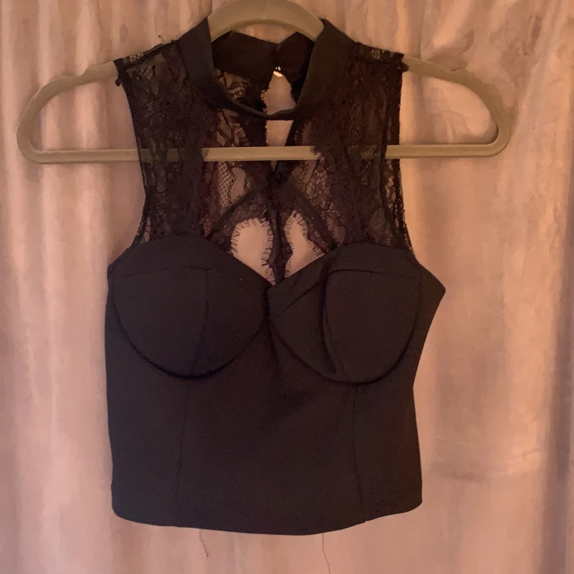 Vågas svart spets topp