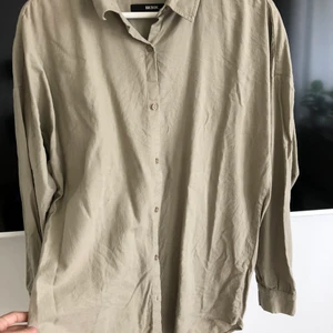 Oversize linneskjorta - Helt ny oversize linneskjorta. Riktigt fin! 