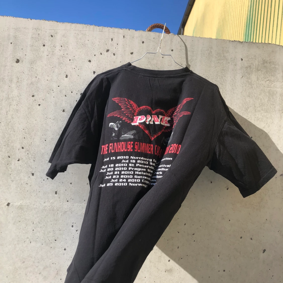 PINK TOUR TEE!! 💽💽 - 91