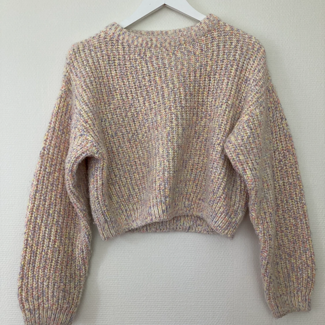 Färgglad stickad tröja