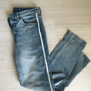Storlek 27 - Girlfriend jeans från HM, använda en gång. Storlek 27