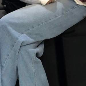 Väldigt fina jeans i ”flare” stil