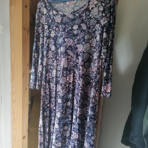 Klänning Storlek L - Fin klänning i L från indiska